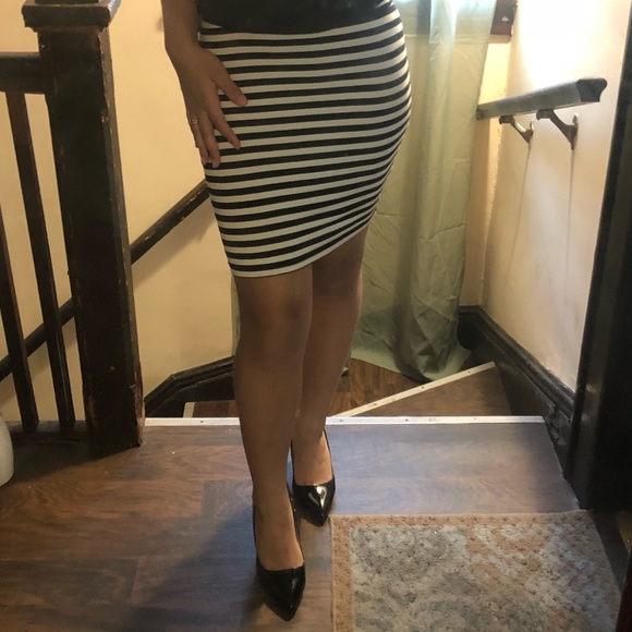H&M black and white striped skirt - Picture 2 of 3